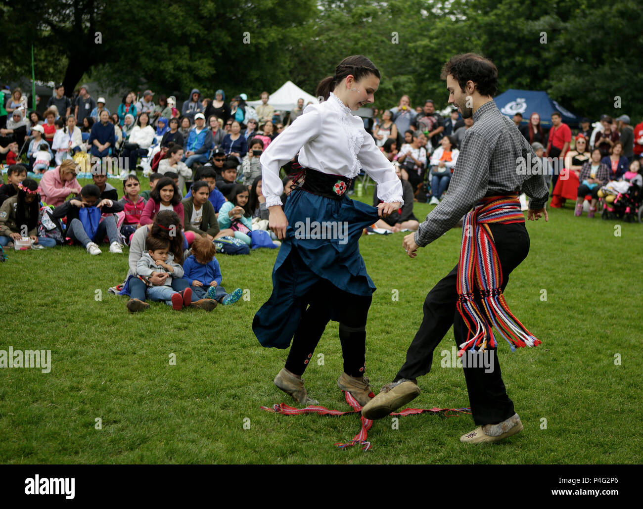 Vancouver, Canada. Il 21 giugno, 2018. Eseguire la gente ballare durante il National Indigeni's Day celebrazione in Vancouver, Canada, 21 giugno 2018. Canada celebra la sua nazionale di popolazioni indigene del giorno ogni anno il 21 giugno. Credito: Liang Sen/Xinhua/Alamy Live News Foto Stock