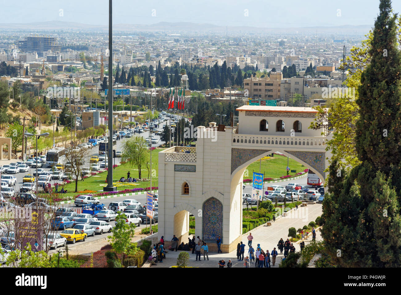 Shiraz, Iran - 24 Marzo 2018: vista del Corano Gate è gate storico a Shiraz Foto Stock