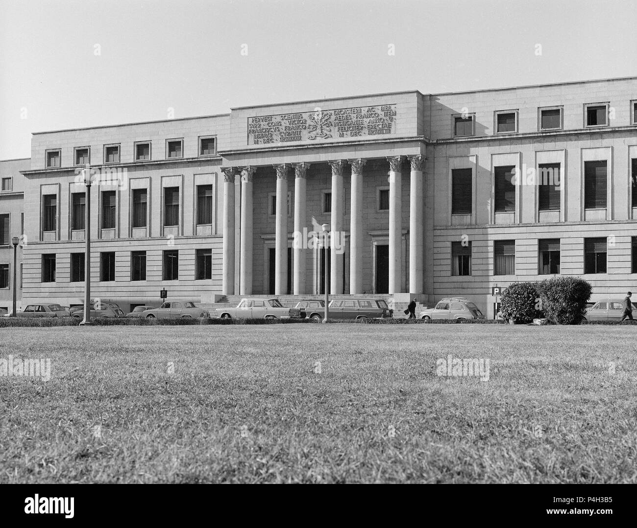 FACHADA PRINCIPALI DEL Consejo Superior de Investigaciones Cientificas - Fotografia en Blanco y Negro - años 60. Posizione: CSIC, Spagna. Foto Stock