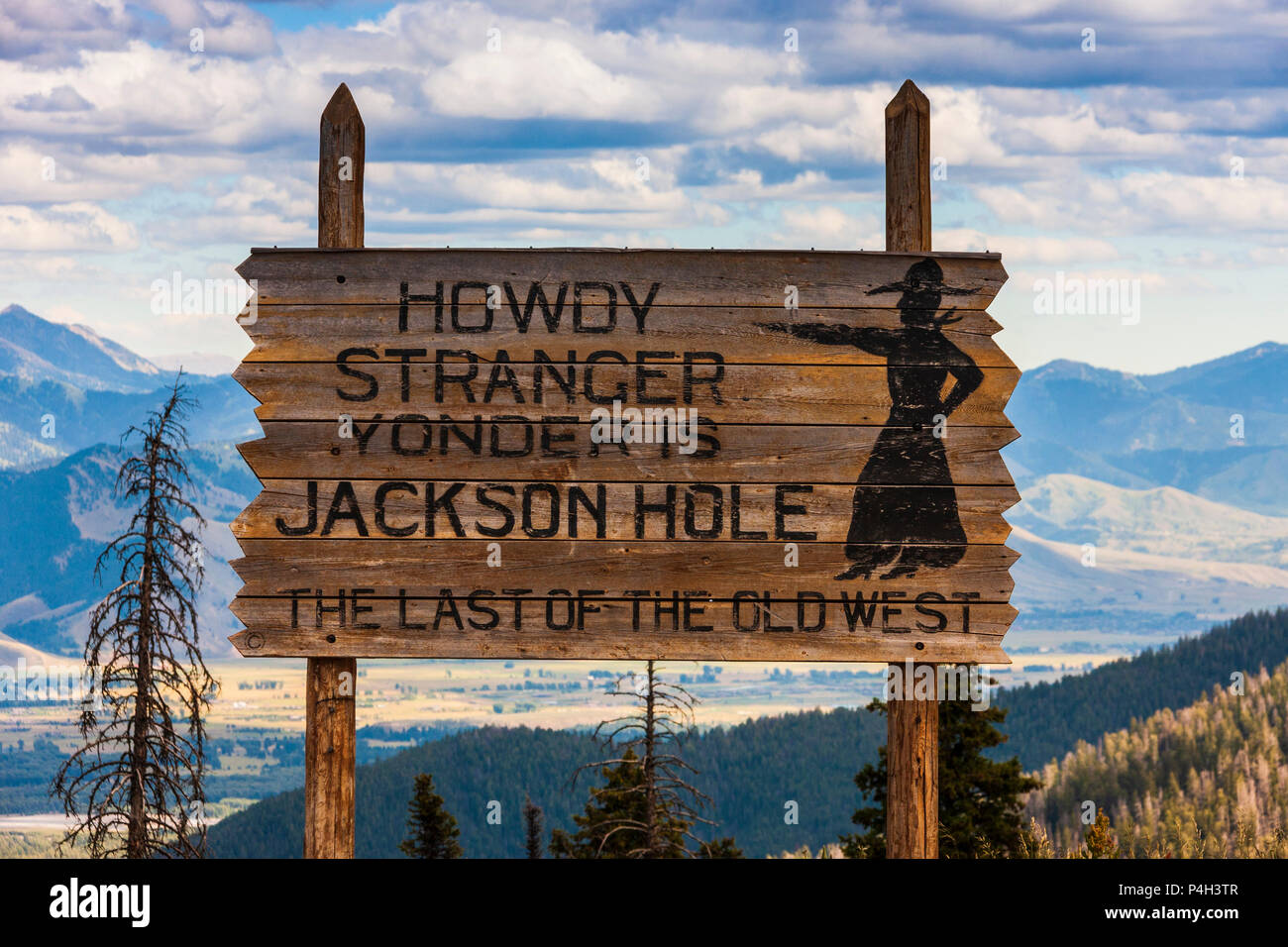 Segno a passare attraverso le montagne da Idaho al Wyoming, con vista di Jackson Hole da 8400 piedi. Foto Stock