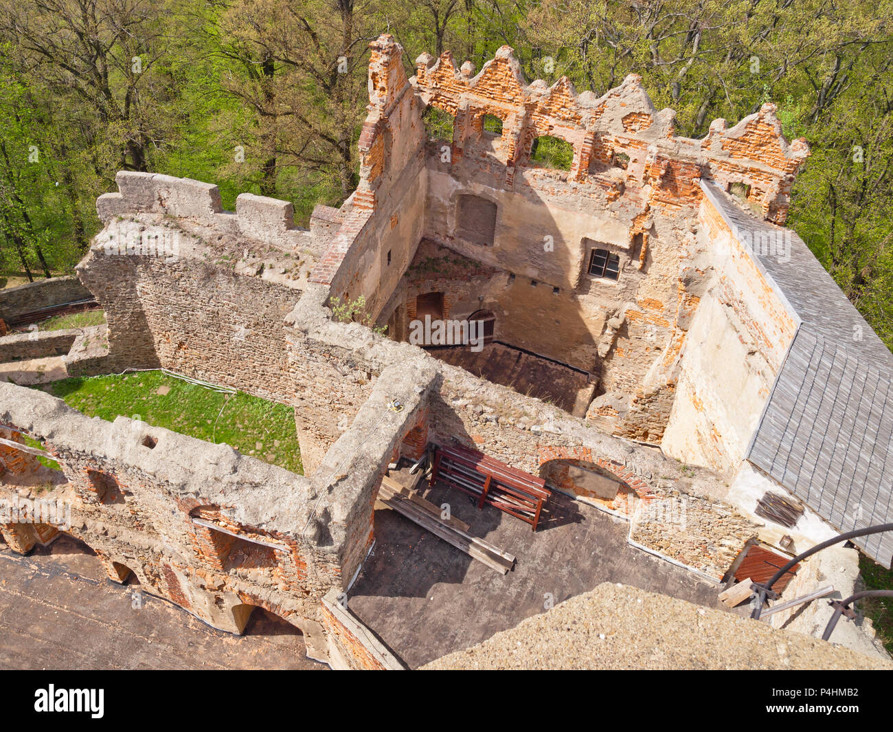 Vista del castello di Grodno in Zagorze Slaskie, Polonia Foto Stock