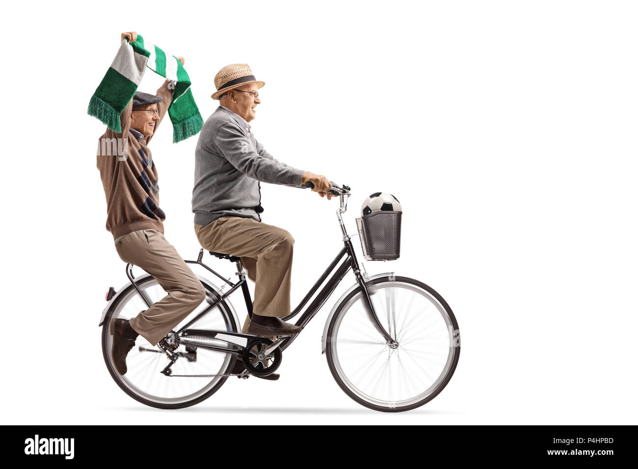 Anziani appassionati di calcio di una bicicletta isolati su sfondo bianco Foto Stock