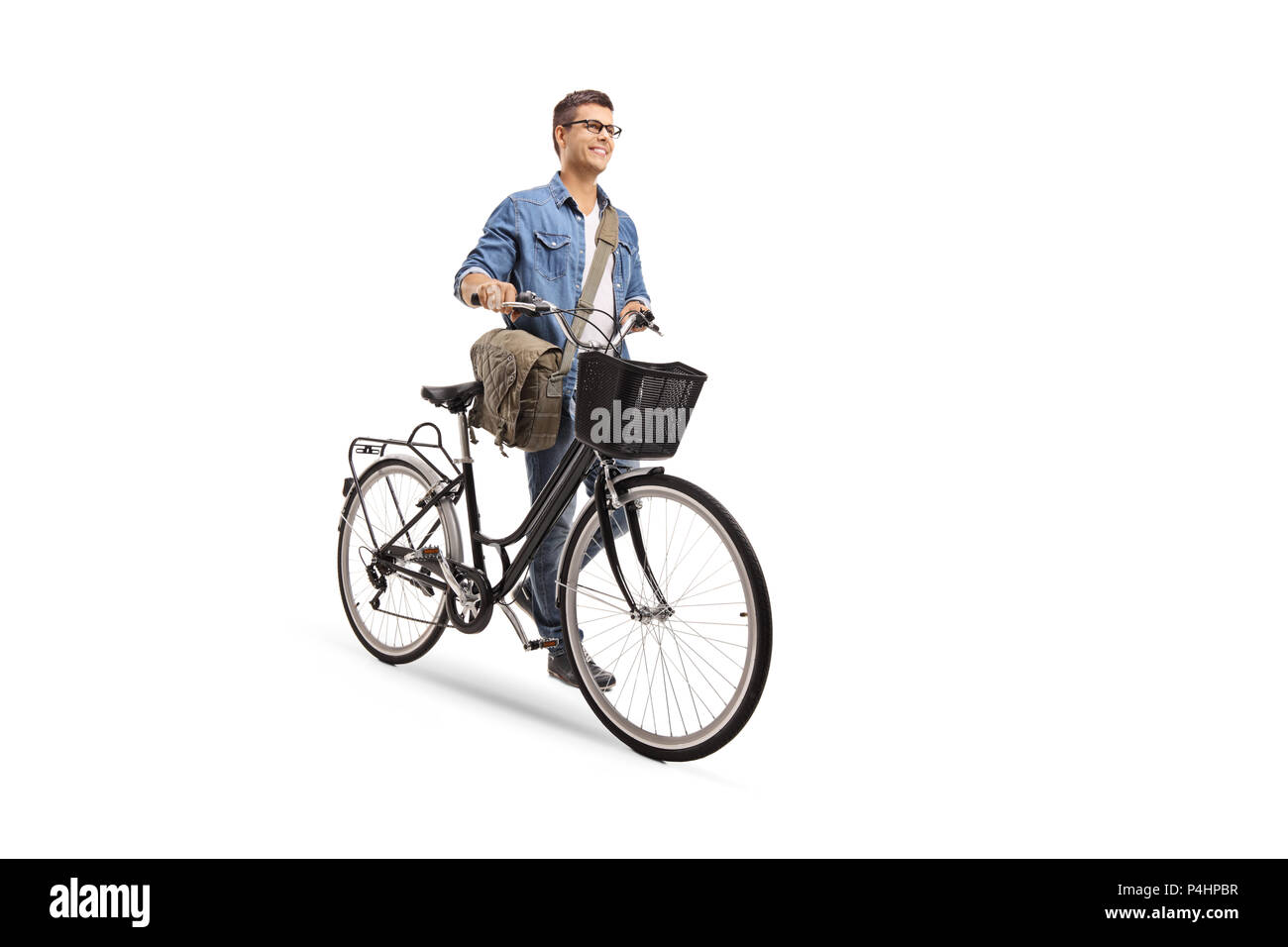 A piena lunghezza Ritratto di una giovane spingendo una bicicletta isolati su sfondo bianco Foto Stock