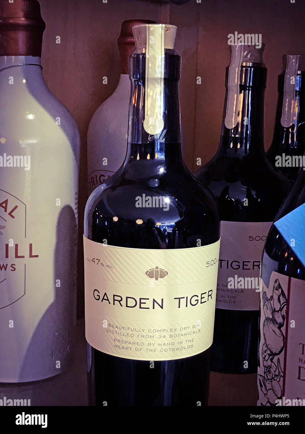 Garden Tiger, Dry Gin, botanico gin, Cotswolds gin in vendita a Gloucester, Inghilterra, Regno Unito, GL1 Foto Stock