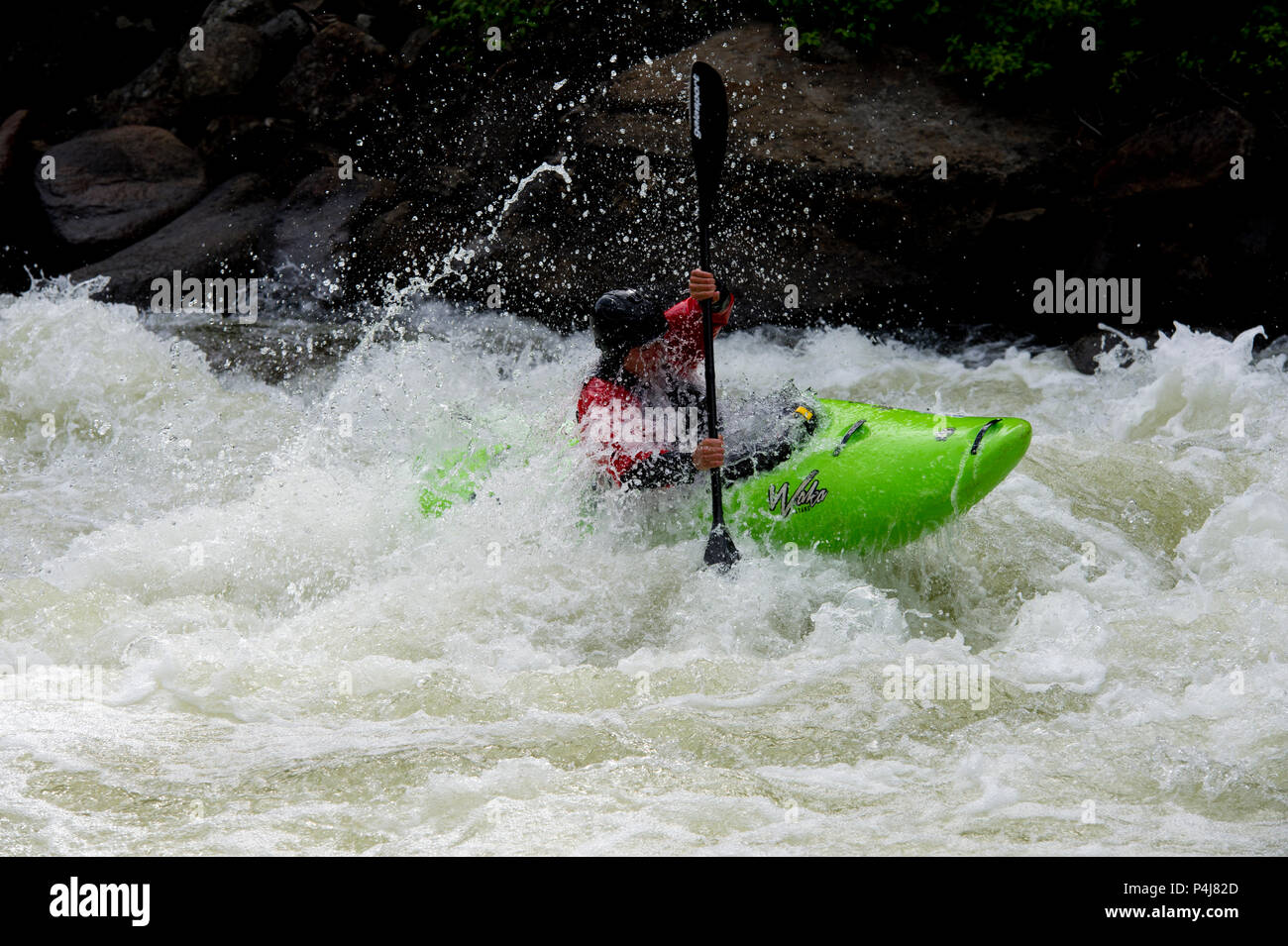 Il kayak sulla forcella del nord del fiume Payette in S-giro rapido nel 2018 North Fork campionato Foto Stock