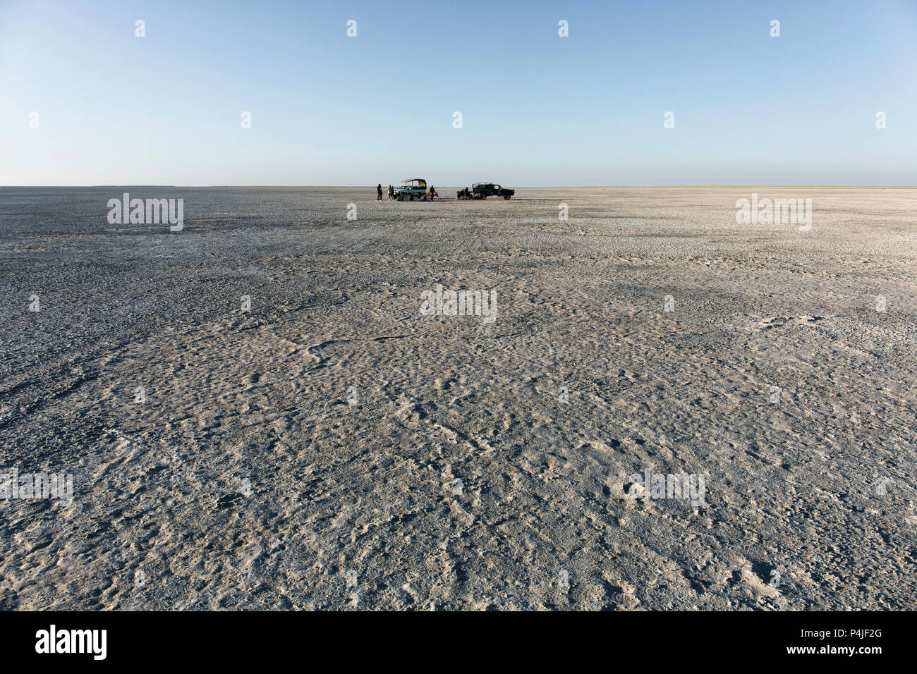 Campeggio sulla Sua pan. scenic grande area pianeggiante di salina deserto, Makgadikgadi Botswana Foto Stock
