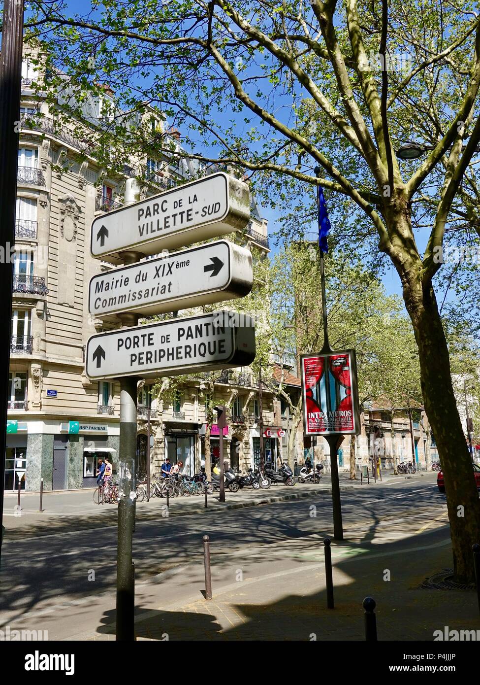 Indicazioni della strada nel XIX arrondissement di Parigi, Francia. Foto Stock