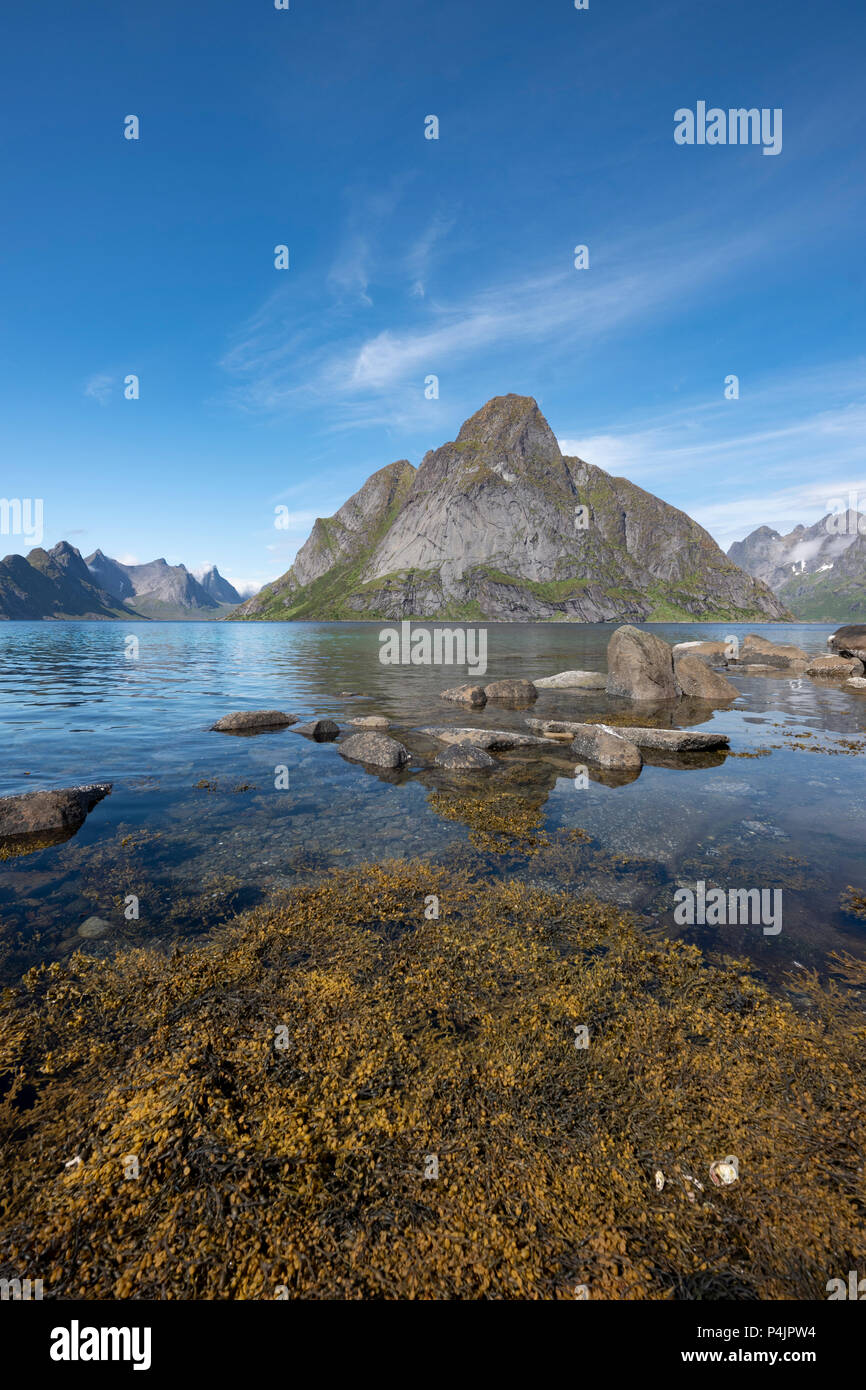 Montare Olstinden, Isole Lofoten in Norvegia. Foto Stock