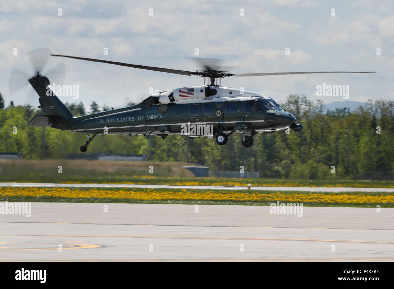 Il presidente statunitense Donald Trump arriva alla CFB Bagotville per il vertice del G7 di Charlevoix. Foto Stock