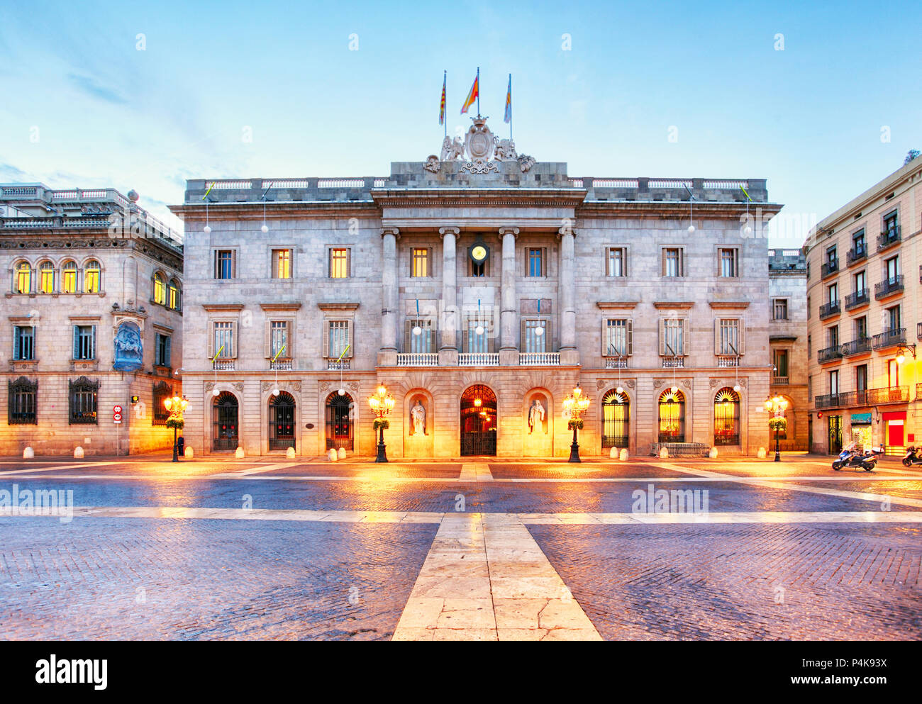 Il consiglio comunale della città di Barcellona, Spagna. Plaza de Sant Jaume. Foto Stock