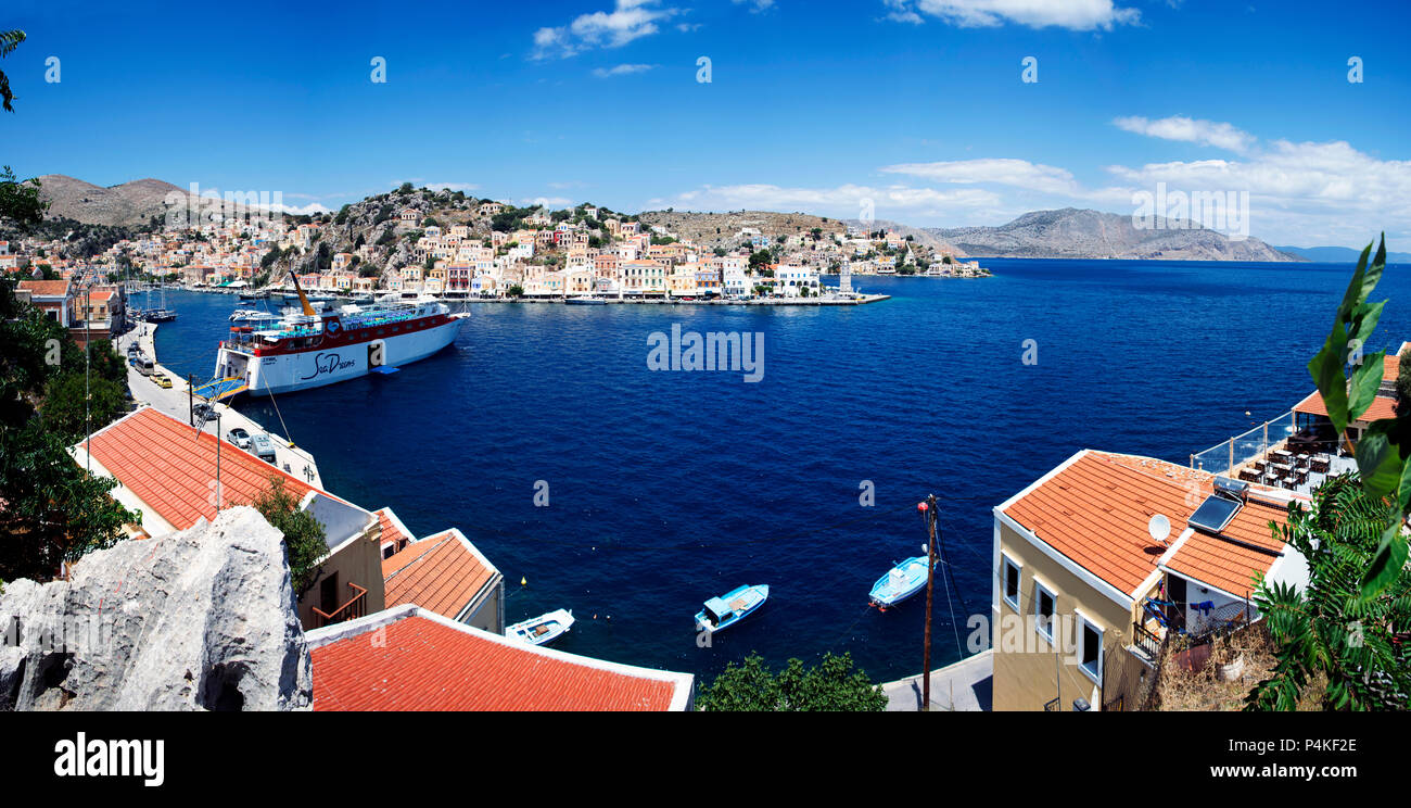 Sogni di mare traghetto nel porto di Symi, Grecia Foto Stock