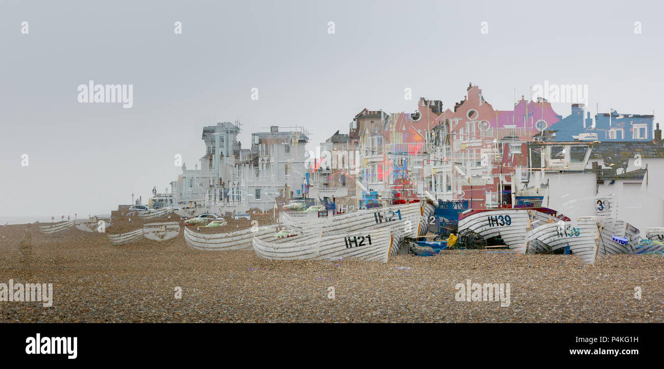 Vista astratta di Aldeburgh beach con barche ed edifici Foto Stock