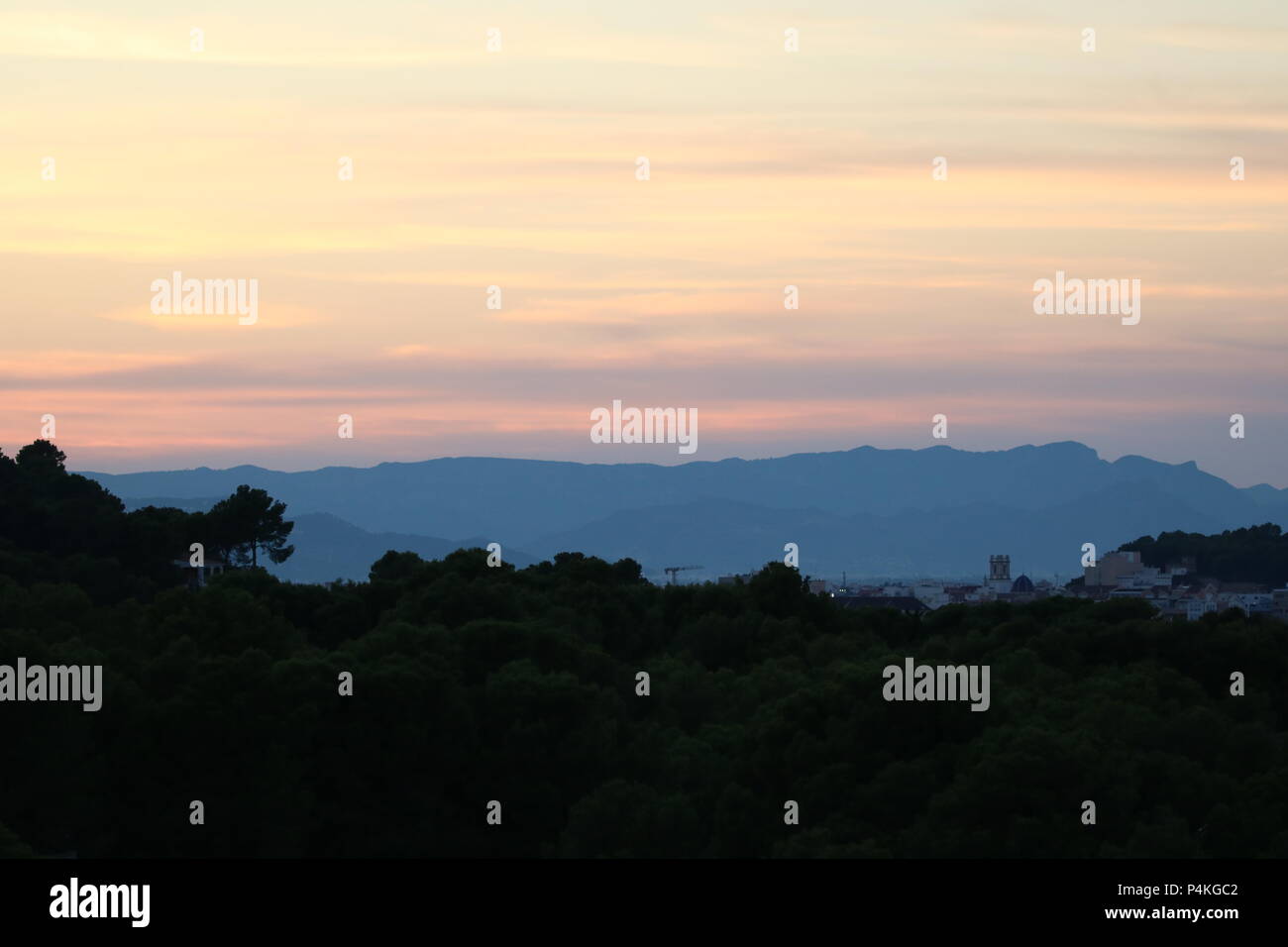 Castillo de Denia, Montgó massiccio, Costa Blanca (Alicante), Spagna, il tramonto. Foto Stock