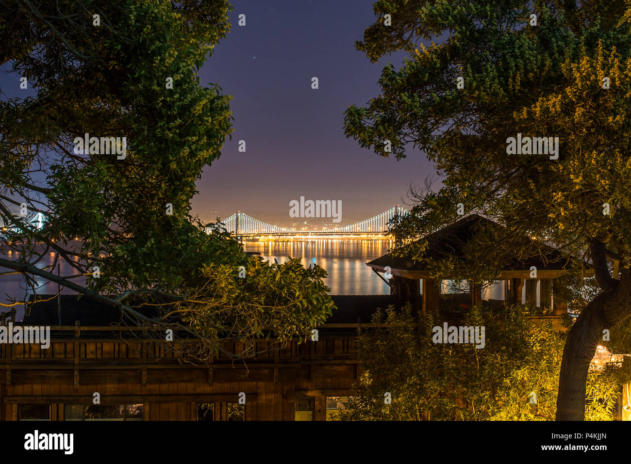 Il Telegraph Hill ha molto bella vista del Bay Bridge come pure molte case privilegiato. Foto Stock