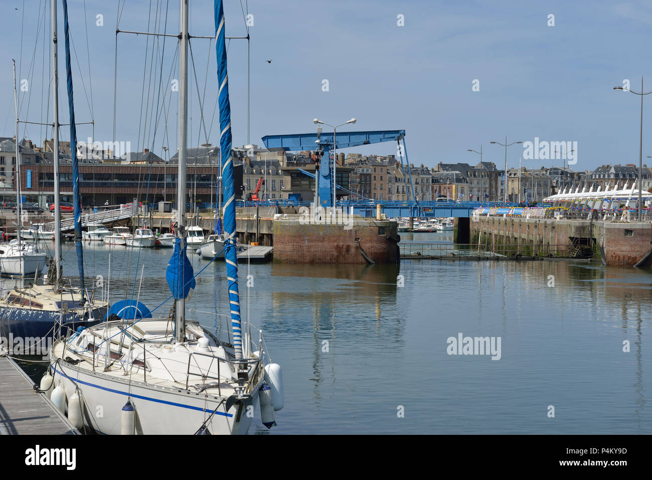 Waterfront e Angola Bridge, Dieppe, Normandia, Francia Foto Stock
