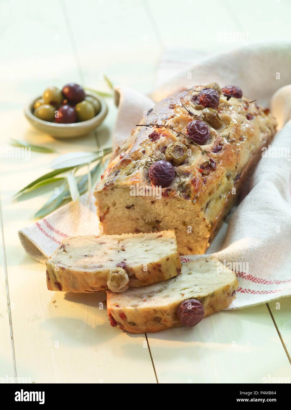 Pane con olive con i colori verde e marrone olive Foto Stock