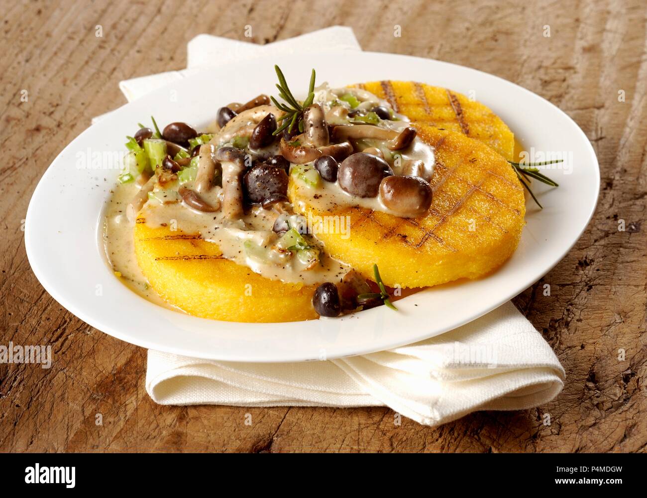 Polenta Grigliata Con Funghi E Rosmarino Foto Stock Alamy