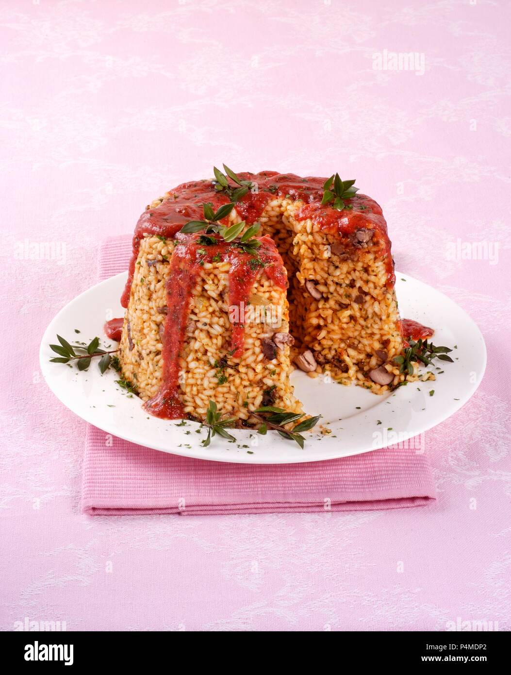 Italian timballo di riso con salsa di pomodoro Foto Stock