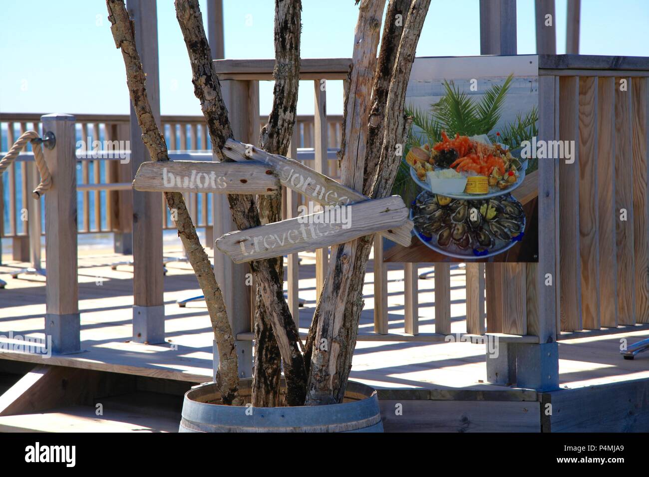 Oyster cultura nel villaggio di Piraillan, Bassin d'Arcachon, Gironde, Francia Foto Stock