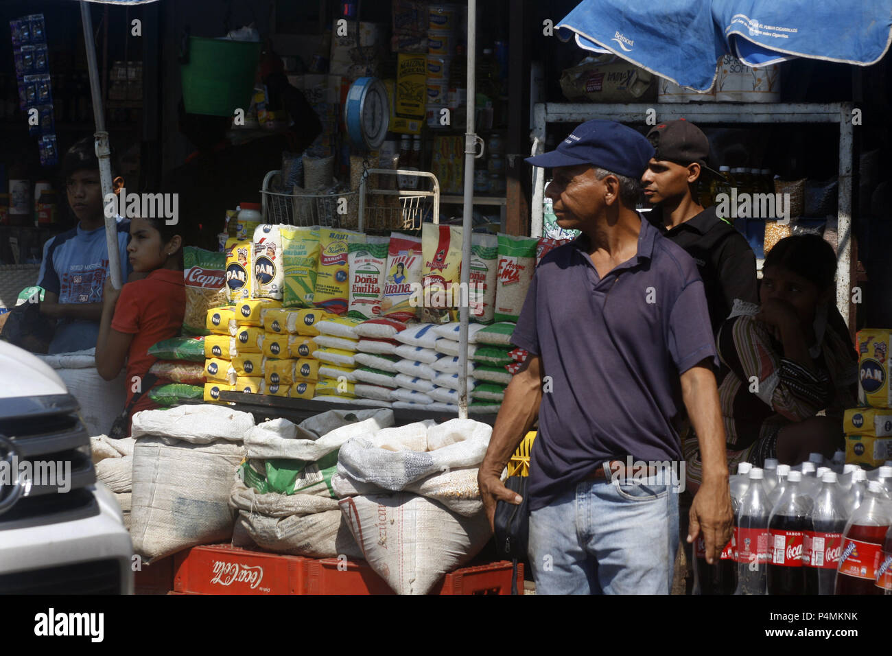 Il salario minimo non è abbastanza da mangiare in Venezuela. Foto Stock