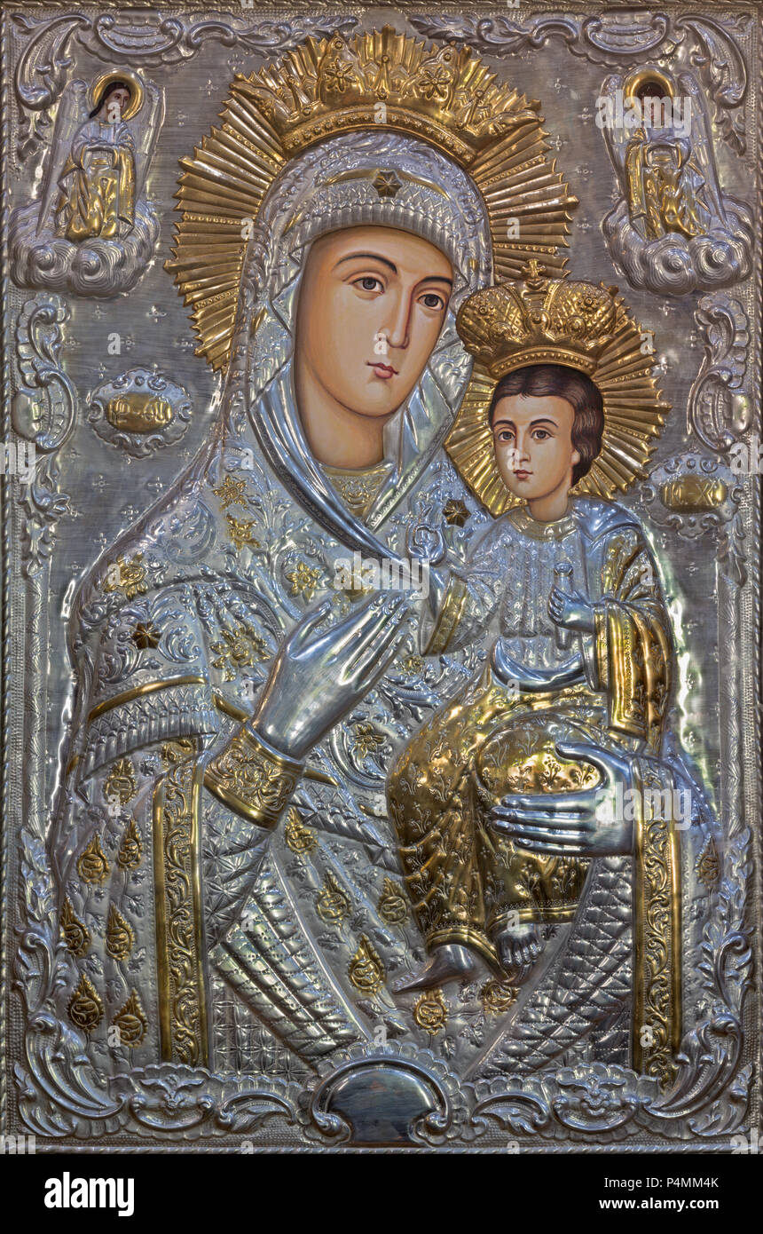 PARMA, Italia - 16 Aprile 2018: Il metallic icona della Madonna nella Chiesa di Santa Maria del Quartiere di artista sconosciuto. Foto Stock