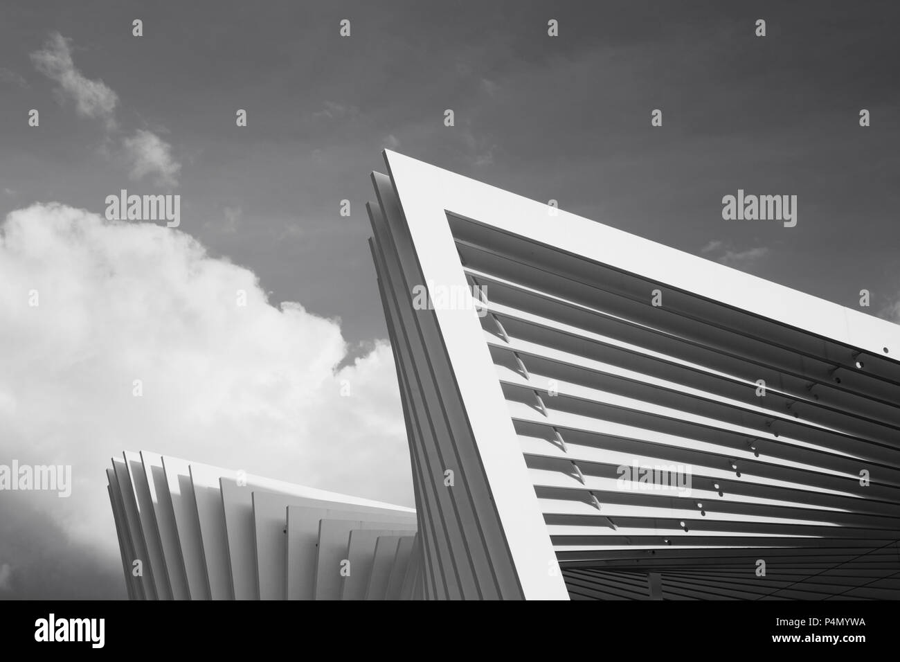 REGGIO EMILIA, Italia - 13 Aprile 2018: Reggio Emilia AV Mediopadana stazione ferroviaria dall'architetto Santiago Calatrava. Foto Stock