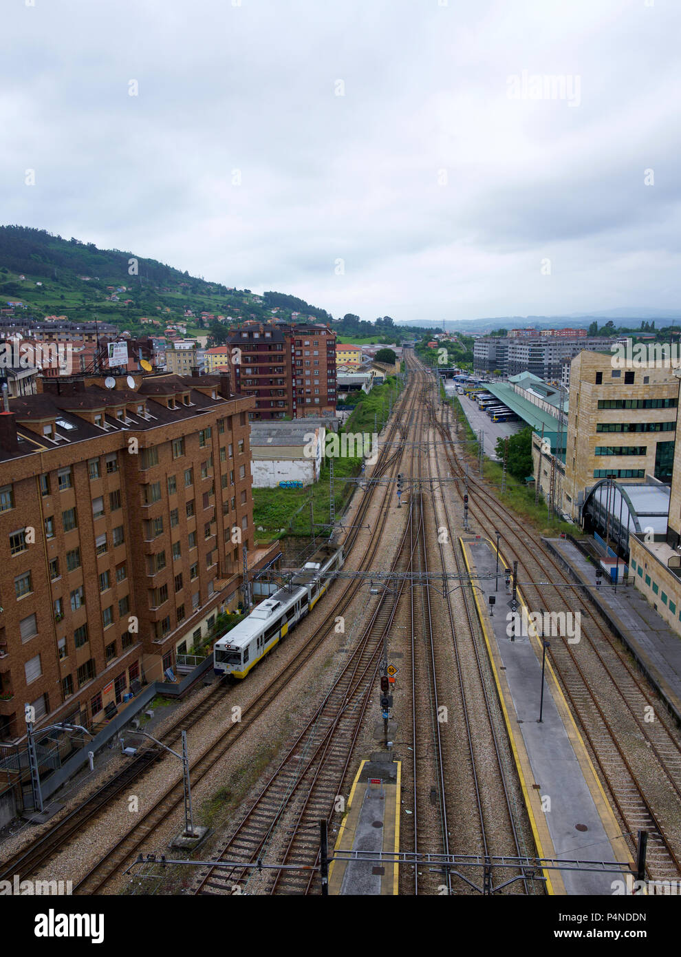 I binari ferroviari, Oviedo, Asturias, Spagna Foto Stock
