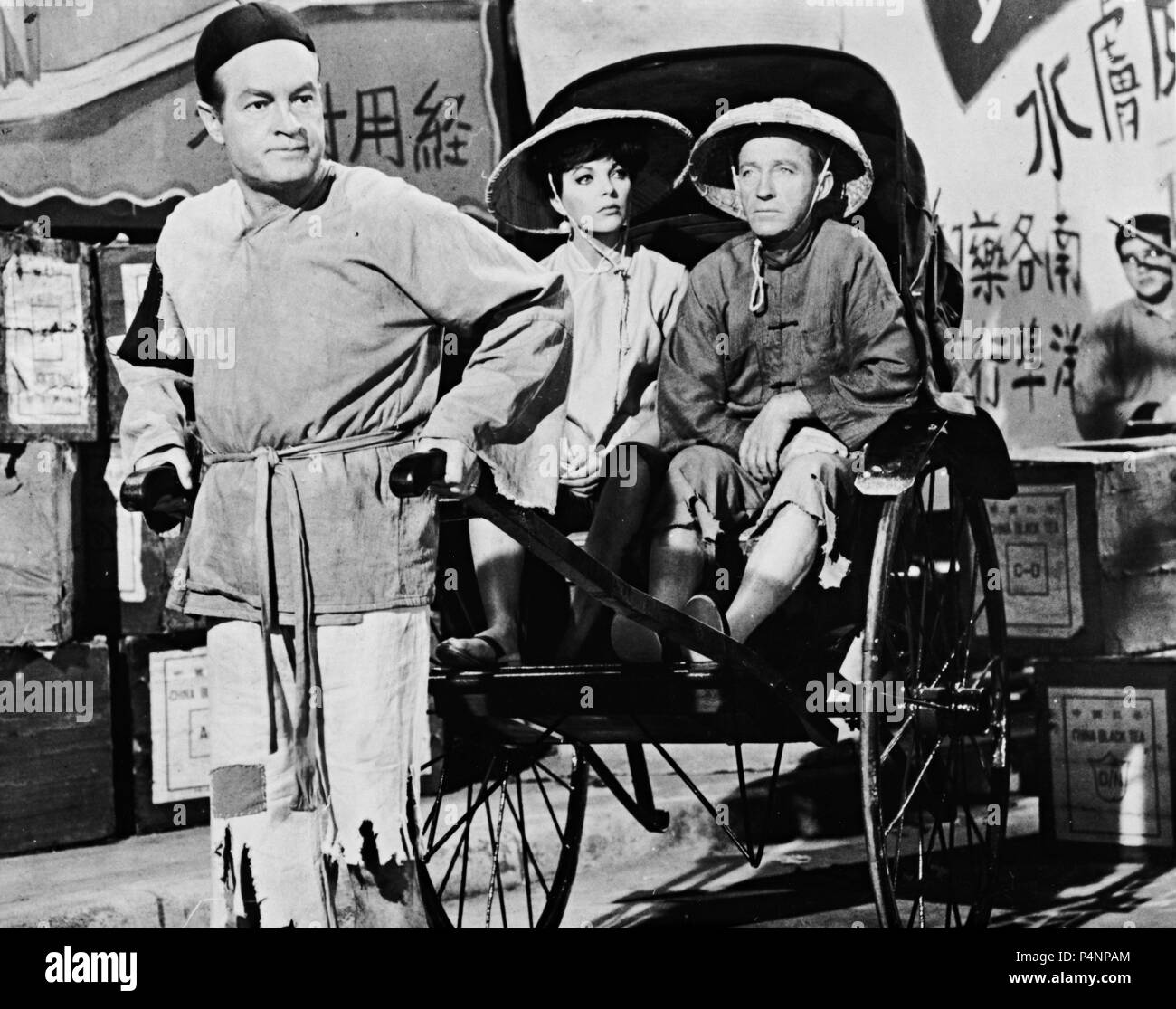 Pellicola originale titolo: LA STRADA DI HONG KONG. Titolo italiano: LA STRADA DI HONG KONG. Regista: NORMAN PANAMA. Anno: 1962. Stelle: Bob Hope e Bing Crosby; JOAN COLLINS. Credito: United Artists / Album Foto Stock