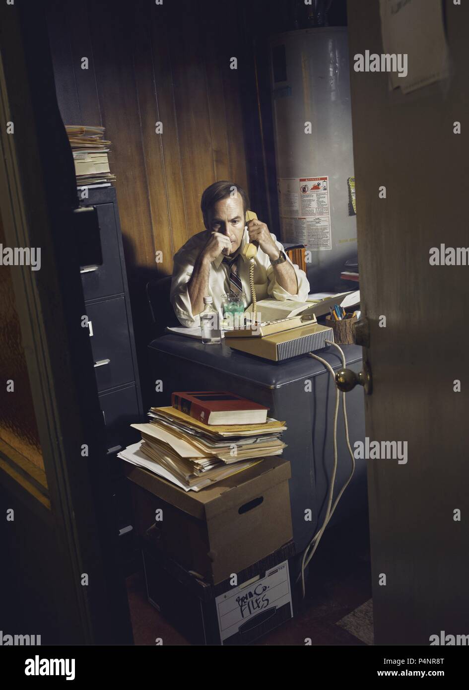 Pellicola originale titolo: meglio chiamare Saul. Titolo inglese: meglio chiamare Saul. Regista: VINCE GILLIGAN. Anno: 2015. Stelle: BOB ODENKIRK. Credito: American Movie Classics (AMC) / Album Foto Stock