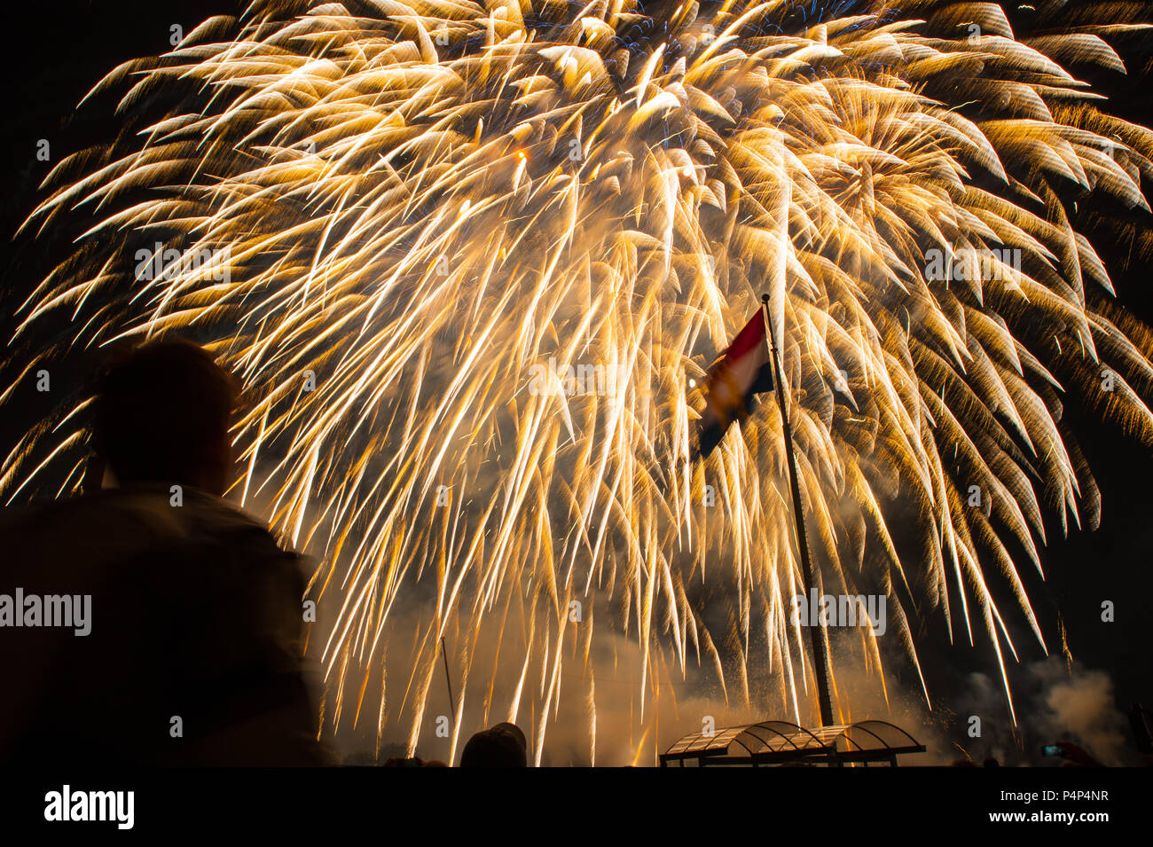 Città di Lussemburgo, Lussemburgo. . Il 22 giugno 2018. Spettacolo di fuochi d'artificio durante il Lussemburgo Giornata Nazionale / Fete Nationale. HALIT OLMEZ / ALAMY LIVE NEWS Foto Stock