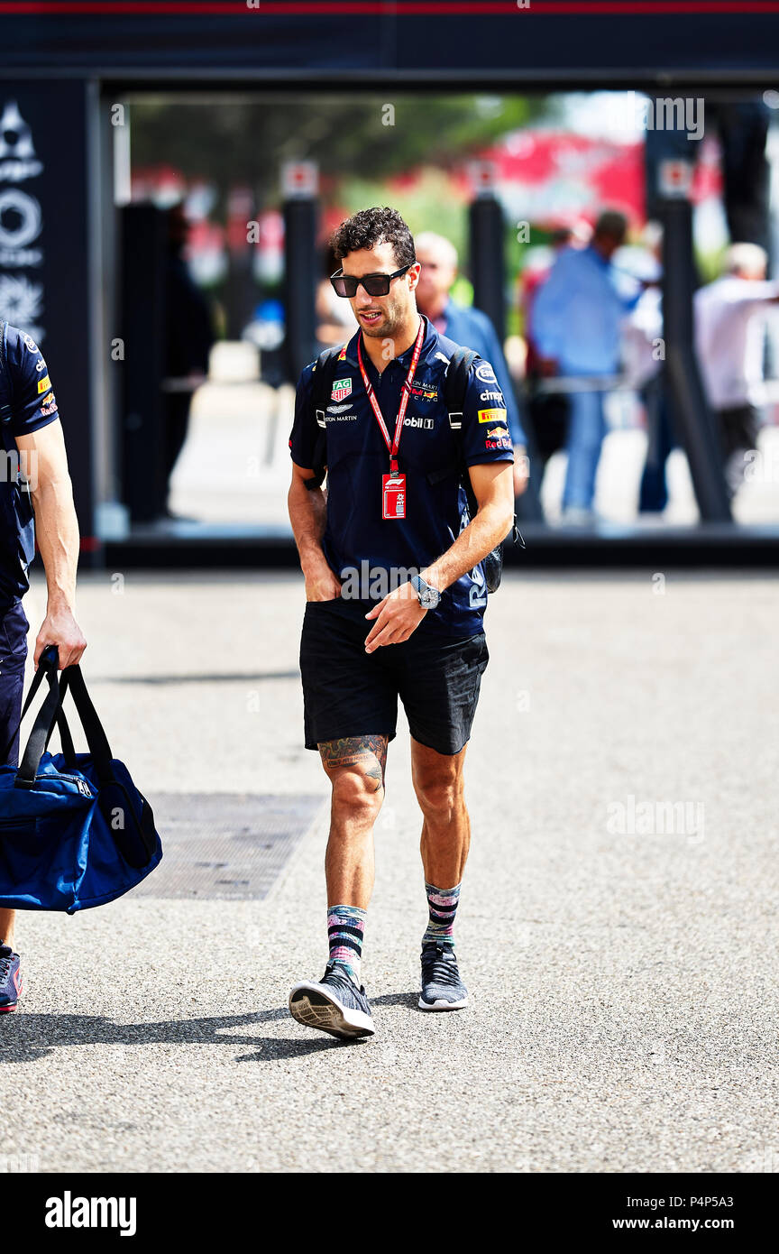 Le Castellet, Francia 23 giugno, 2018. Daniel Ricciardo della Red Bull Racing Team arriva al circuito durante la Formula Uno in libera pratica il giorno in circuito del Paul Ricard Credito: Pablo Guillen/Alamy Live News Foto Stock