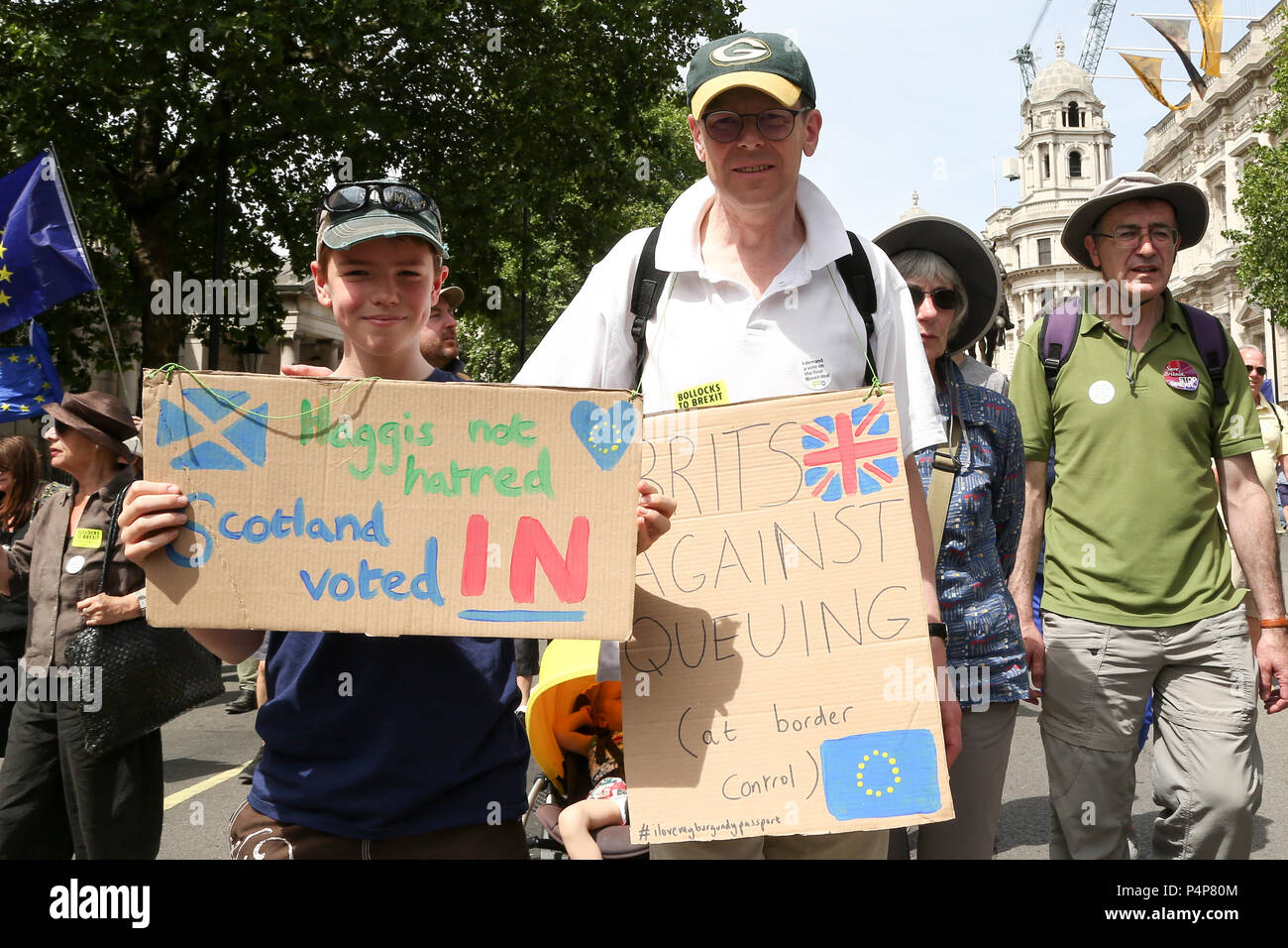 Westminster. Londra. 23 Giugno 2018 - decine di migliaia di persone partecipano a marzo per il secondo anniversario del referendum 2016 al Parlamento europeo chiedendo un voto popolare sul finale Brexit trattare il secondo anniversario del referendum del 2016. Credito: Dinendra Haria/Alamy Live News Foto Stock