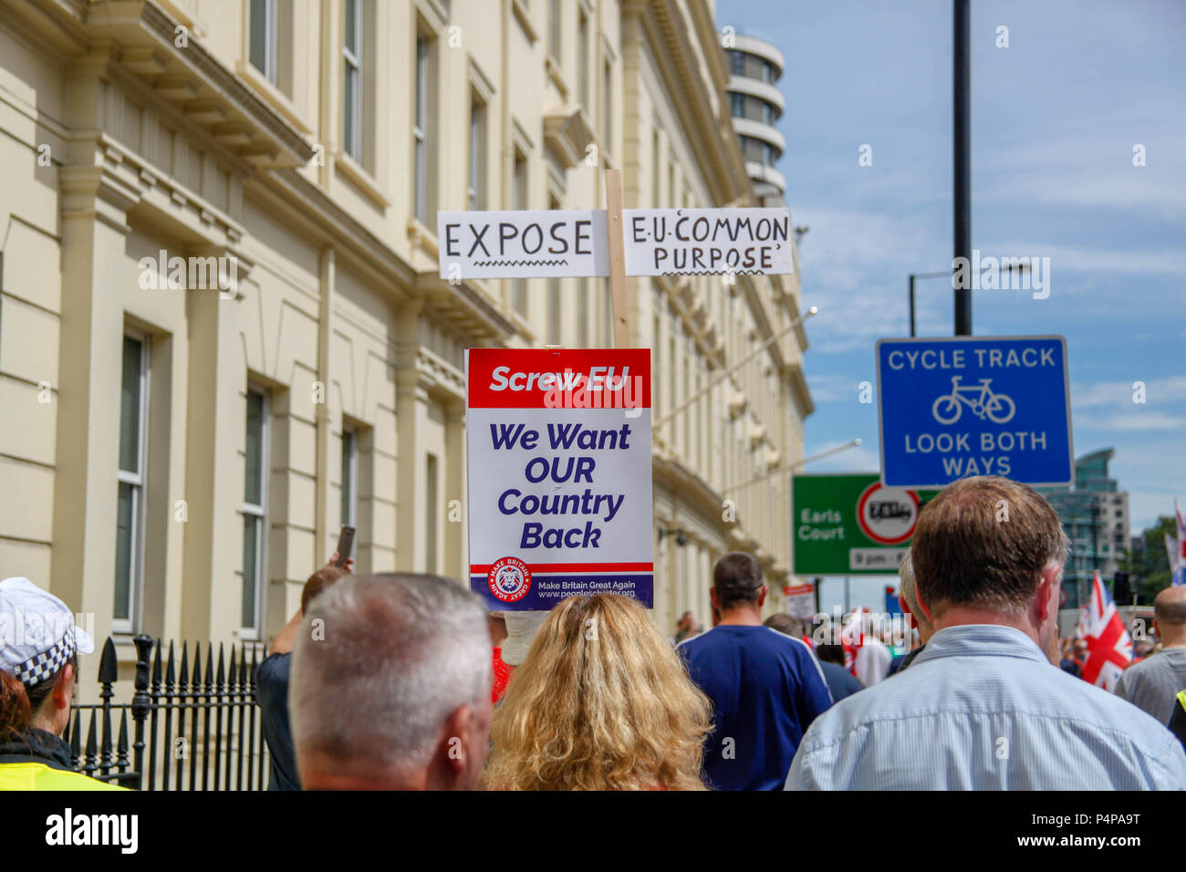 Londra, Regno Unito. Il 23 giugno 2018. Anti UE firmano a patrioti marzo per Credito Brexit: Alex Cavendish/Alamy Live News Credito: Alex Cavendish/Alamy Live News Foto Stock