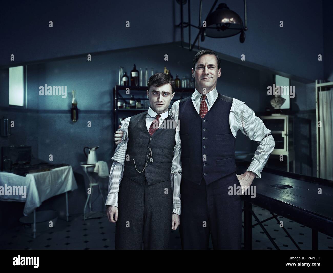 Pellicola originale titolo: un giovane medico IL NOTEBOOK E ALTRE STORIE. Titolo italiano: un giovane medico IL NOTEBOOK E ALTRE STORIE. Regista: ALEX HARDCASTLE; ROBERT MCKILLOP. Anno: 2012. Stelle: Daniel Radcliffe; Jon Hamm. Credito: BBC Worldwide / Album Foto Stock