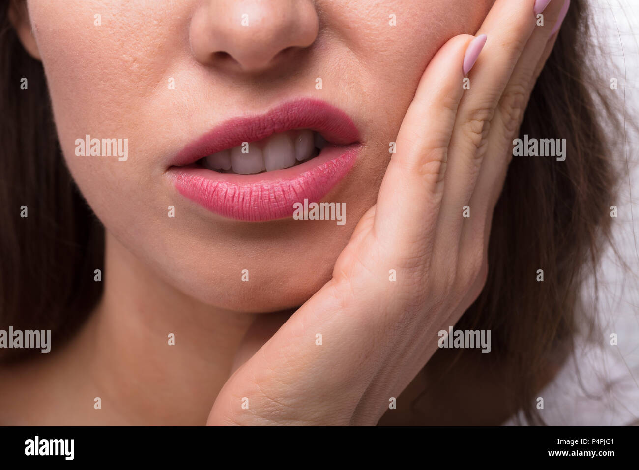 Close-up di una donna che soffriva di Dente dolore Foto Stock