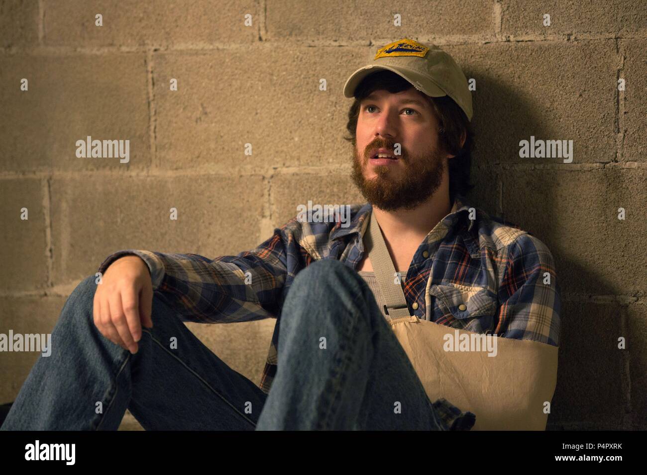 Pellicola originale titolo: 10 CLOVERFIELD LANE. Titolo inglese: 10 CLOVERFIELD LANE. Regista: DAN TRACHTENBERG. Anno: 2016. Stelle: JOHN GALLAGHER JR. Credito: Paramount Pictures/BAD ROBOT/EFFETTI DI SPETTRO / Album Foto Stock