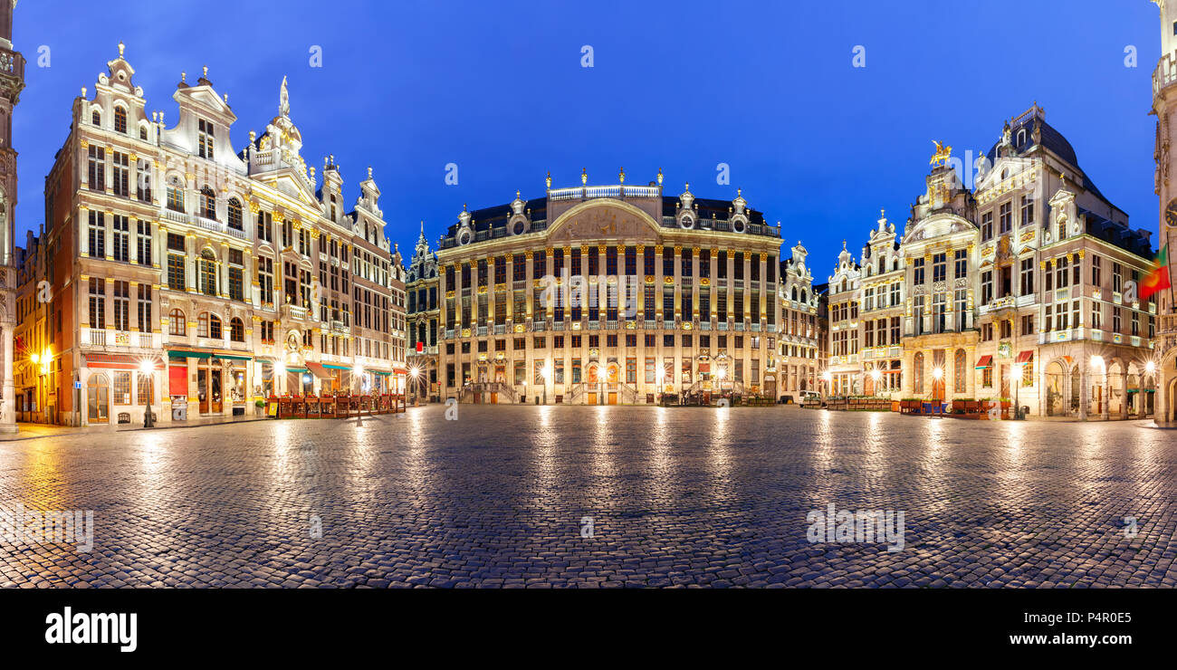 Grand Place piazza di sera in Belgio, a Bruxelles Foto Stock