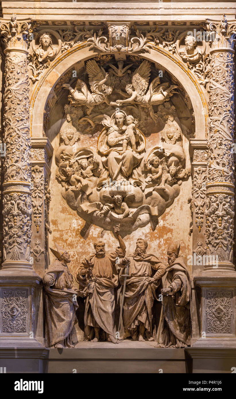MODENA, Italia - 14 Aprile 2018: Il monumento funebre di scultore rinascimentale Antonio Begarelli (1499-1565) nella chiesa di San Pietro Foto Stock