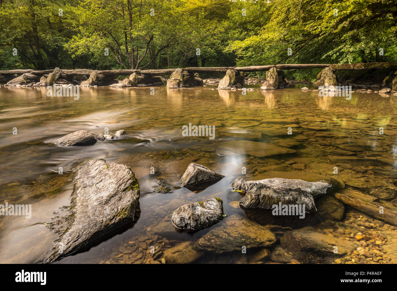 Regno Unito Meteo -Giugno 21st, il giorno più lungo, il vento rinforza all'alba la cancellazione del cloud consentendo al Sole di illuminare la storica Tarr passi sulla Ri Foto Stock