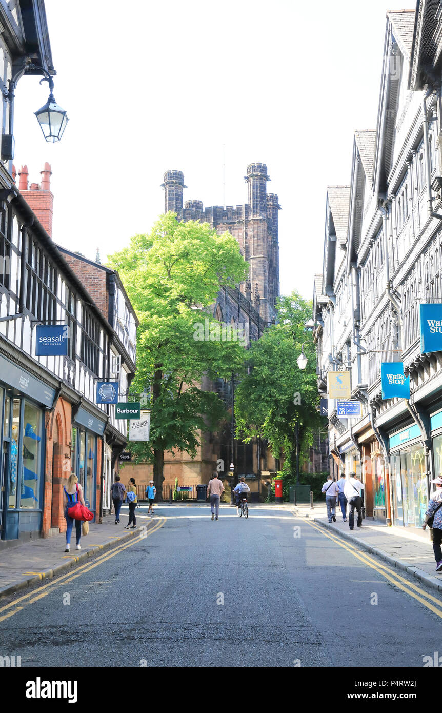 Storico di Chester Cathedral da St Werburgh Street, nel Cheshire, NW England, Regno Unito Foto Stock