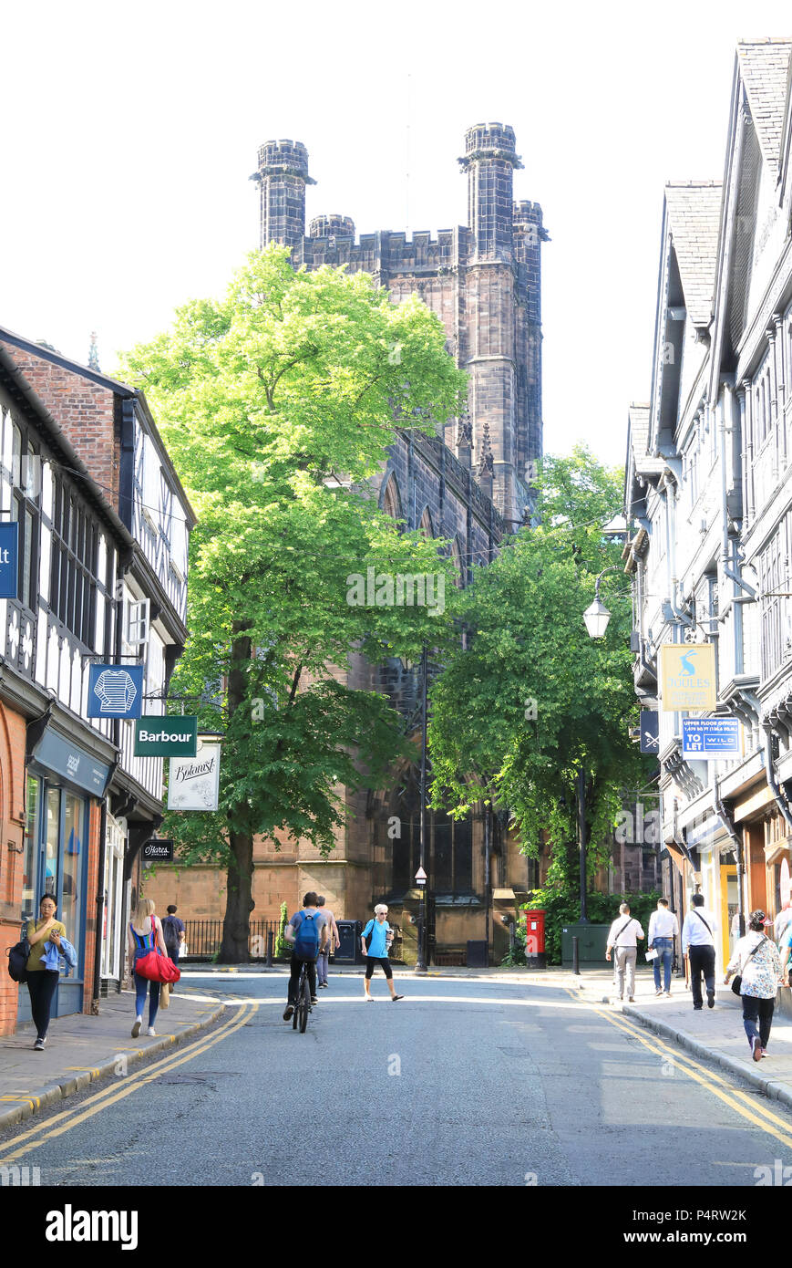 Storico di Chester Cathedral da St Werburgh Street, nel Cheshire, NW England, Regno Unito Foto Stock