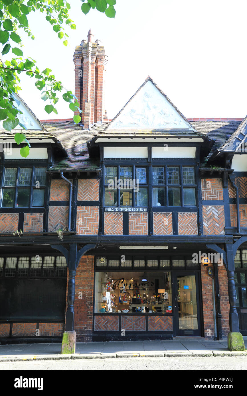 Storico Werburgh St Mount, di fronte alla Cattedrale, a Chester nel Cheshire, NW England, Regno Unito Foto Stock