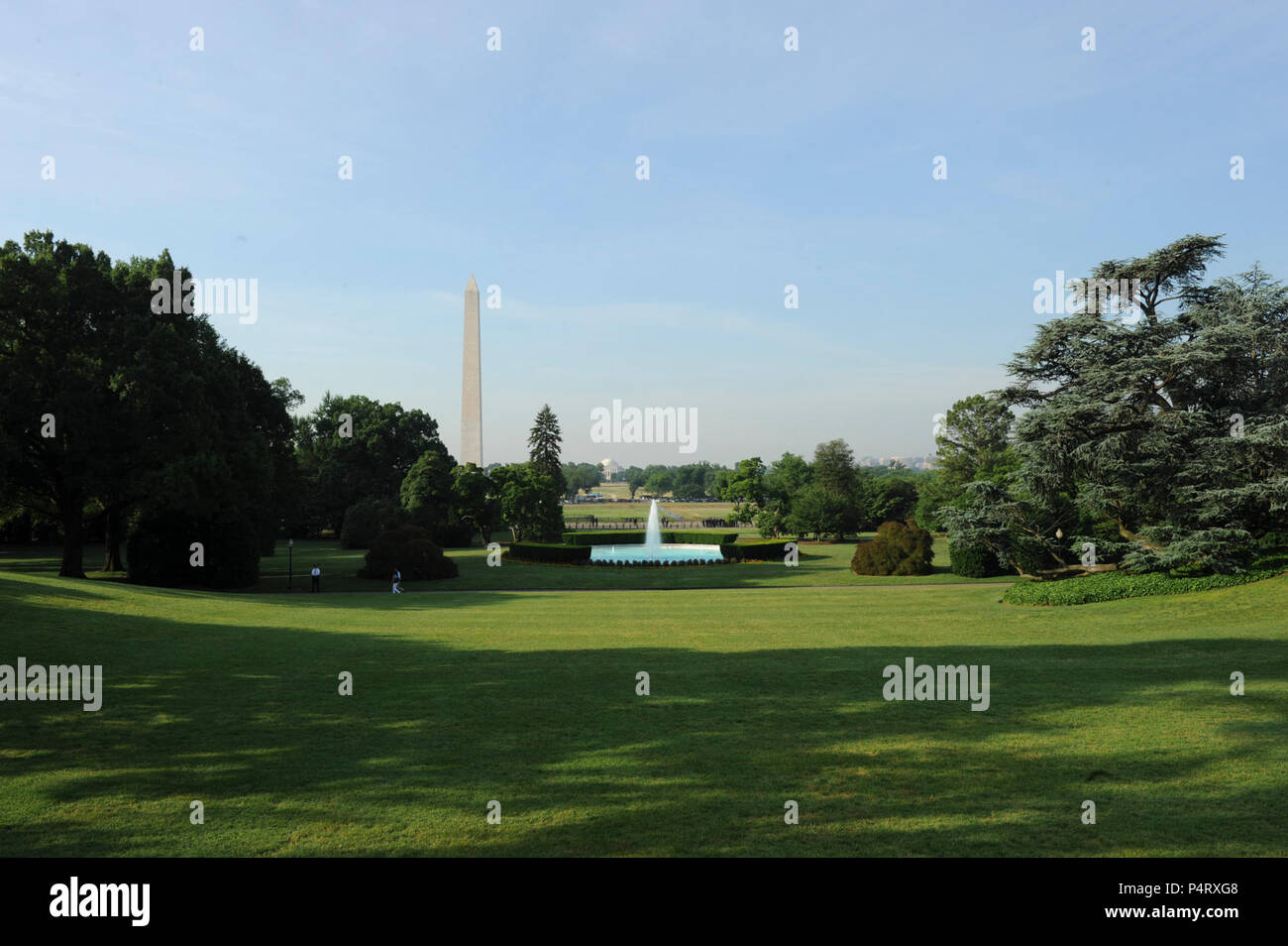 WASHINGTON, D.C. (Giugno 7, 2011)Una vista da premere i montanti della nazione's Back Yard prima della cerimonia di arrivo accogliente il Cancelliere della Repubblica federale di Germania, Dott.ssa Angela Merkel. Arrivo militare cerimonie per dignitari sono state detenute sul prato Sud della Casa Bianca poiché l'amministrazione Kennedy. Foto Stock
