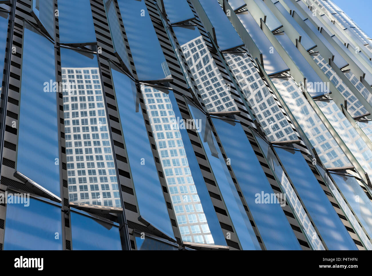 Dettaglio della facciata di One World Trade Center di New York City, Stati Uniti d'America Foto Stock