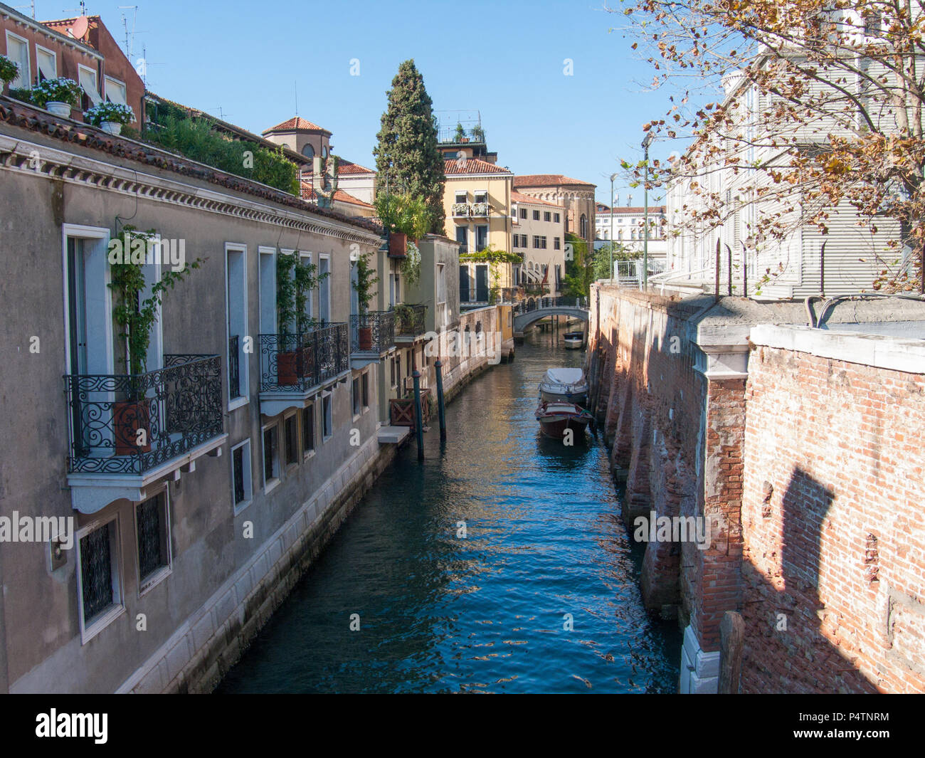 Venezia, Italia, 2 ottobre 2011: bellissimo canale veneziano Rio de la salute Foto Stock