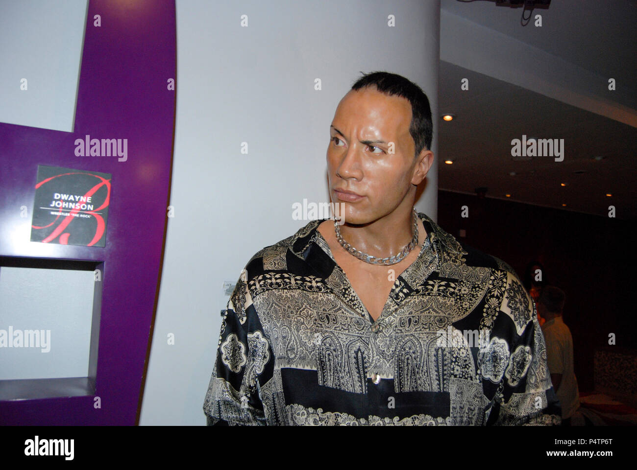 Scultura di cera di Dwayne Douglas Johnson al museo delle cere di Madame Tussauds a Londra, Inghilterra, Regno Unito. Foto Stock