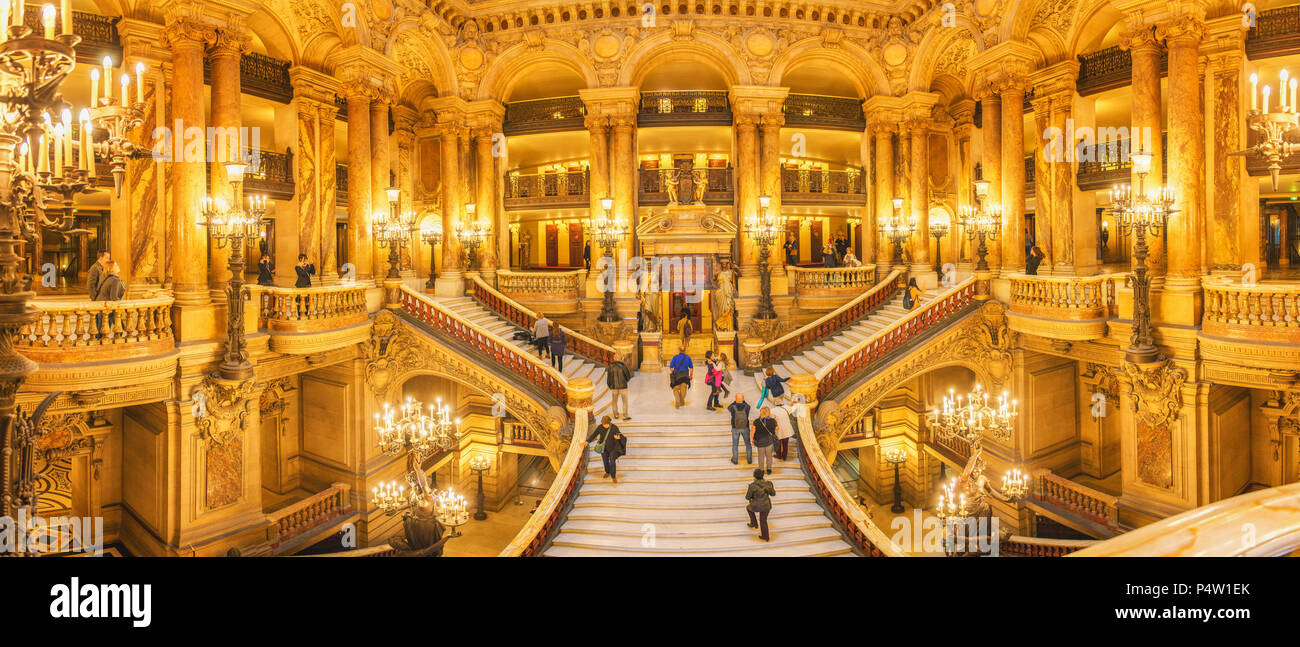 Parigi, Francia - 24 Ottobre 2014: Interno della Paris Opera Palais Garnier - Foto Stock