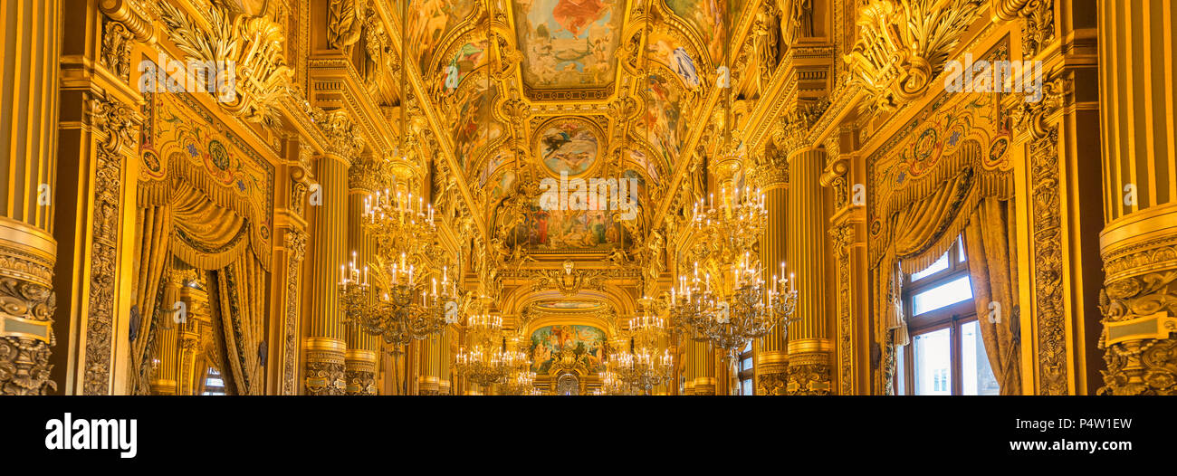 Parigi, Francia - 24 Ottobre 2014: Interno della Paris Opera Palais Garnier - Foto Stock