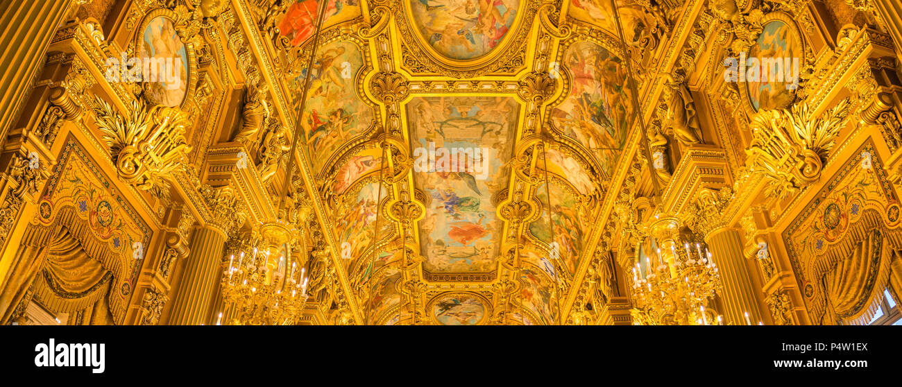 Parigi, Francia - 24 Ottobre 2014: Interno della Paris Opera Palais Garnier - Foto Stock