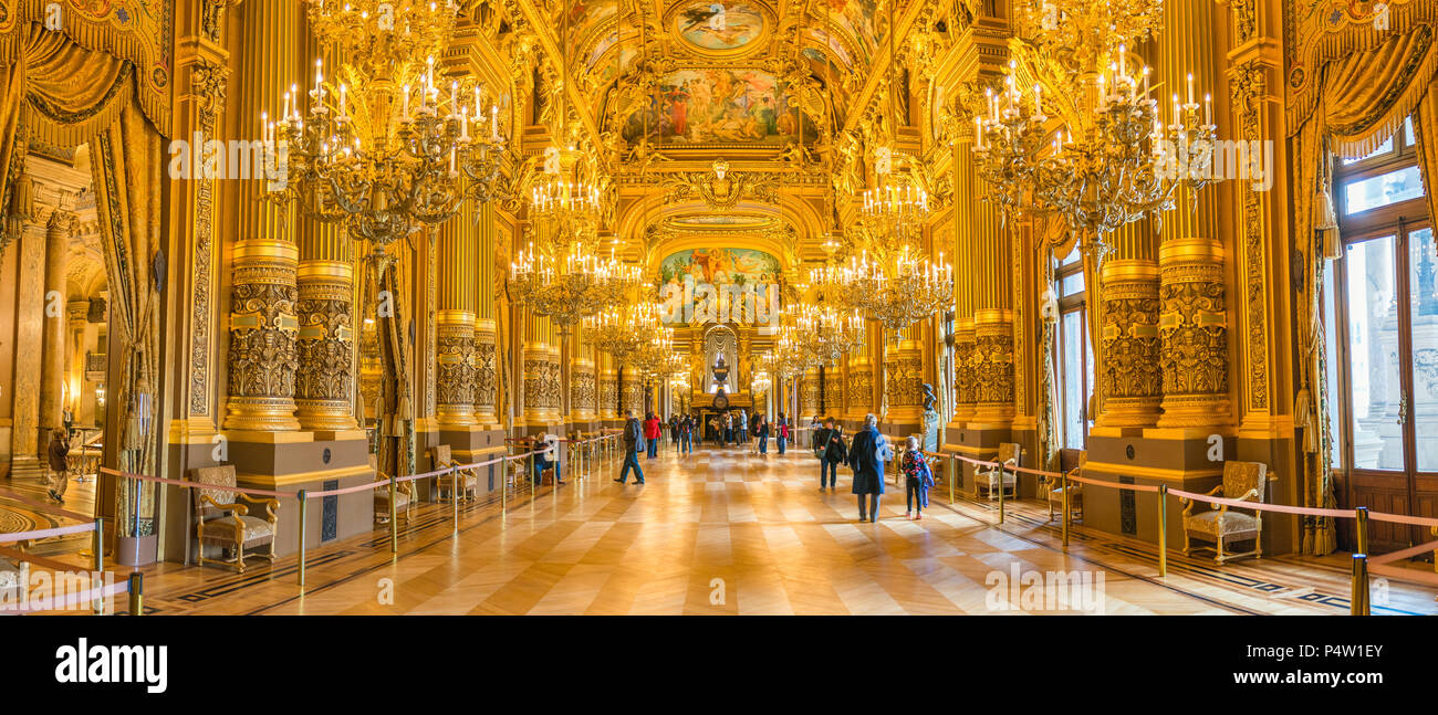 Parigi, Francia - 24 Ottobre 2014: Interno della Paris Opera Palais Garnier - Foto Stock